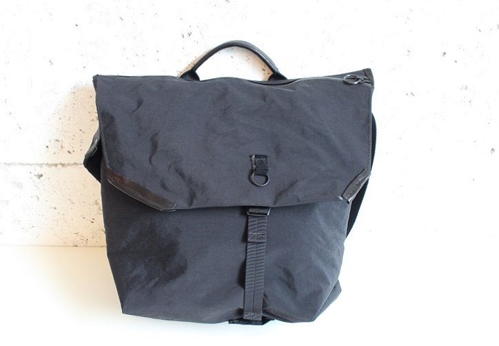 漫画家平松伸二×下町ものつくりマニア 撥水・軽量・耐衝撃の多機能ショルダー「OUTSIDER BAG」(外道バッグ)