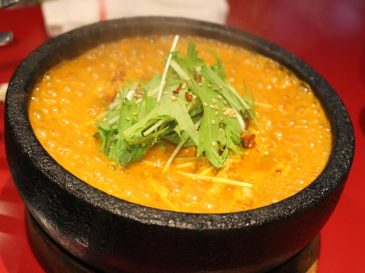 焼肉 錦城苑の限定麺メニュー、平松伸二コラボ「赤の外道麺」