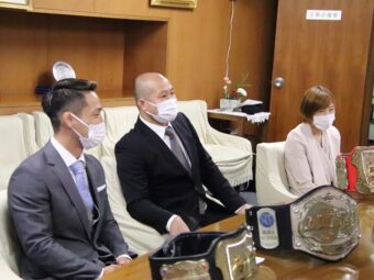 22.07.19総合格闘ジム K-Clann（ケークラン）が葛飾区長を表敬訪問しました